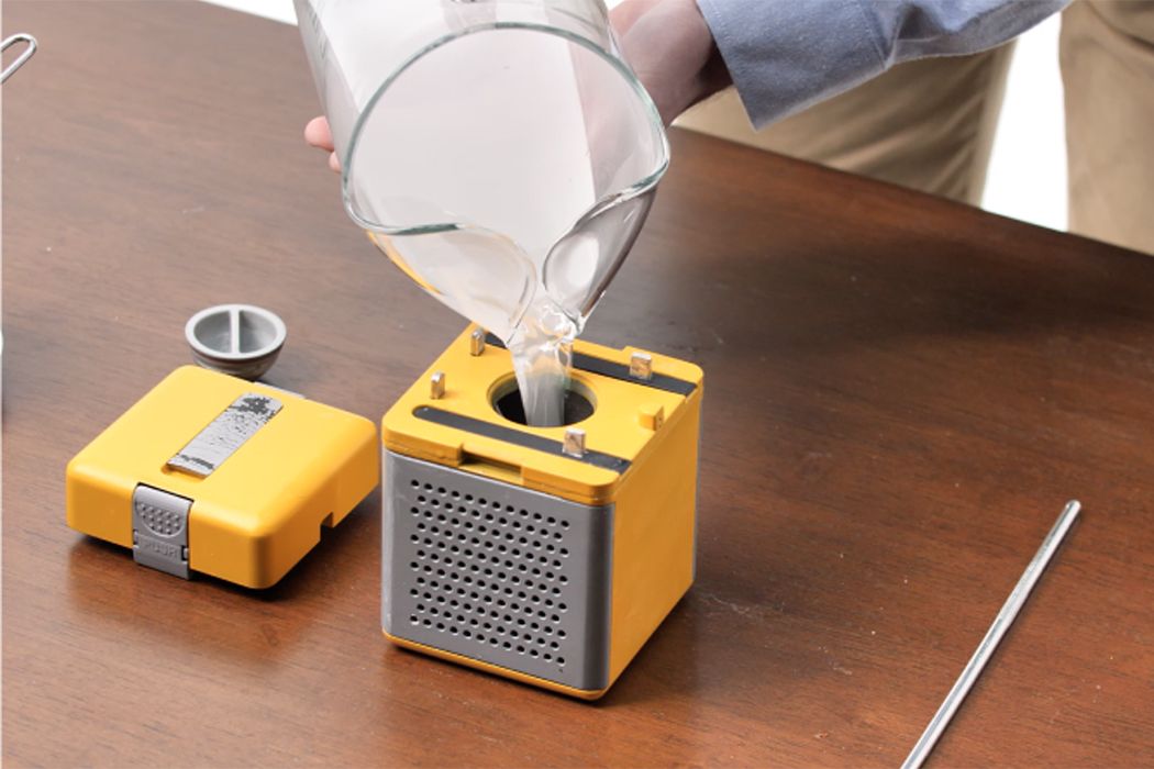 Charge your phone with water!