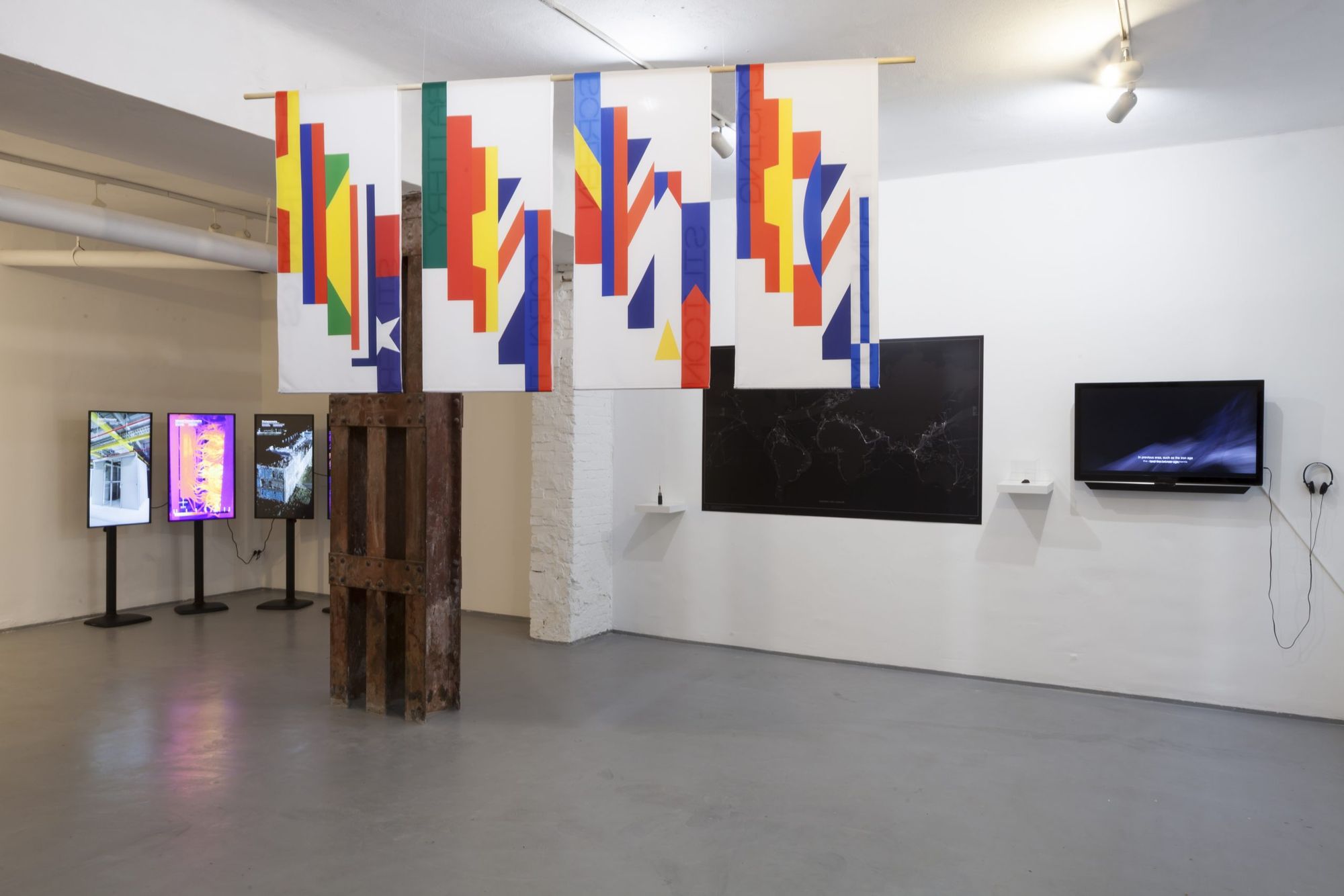 The true weight of the cloud | Exhibition on the materiality of digital culture