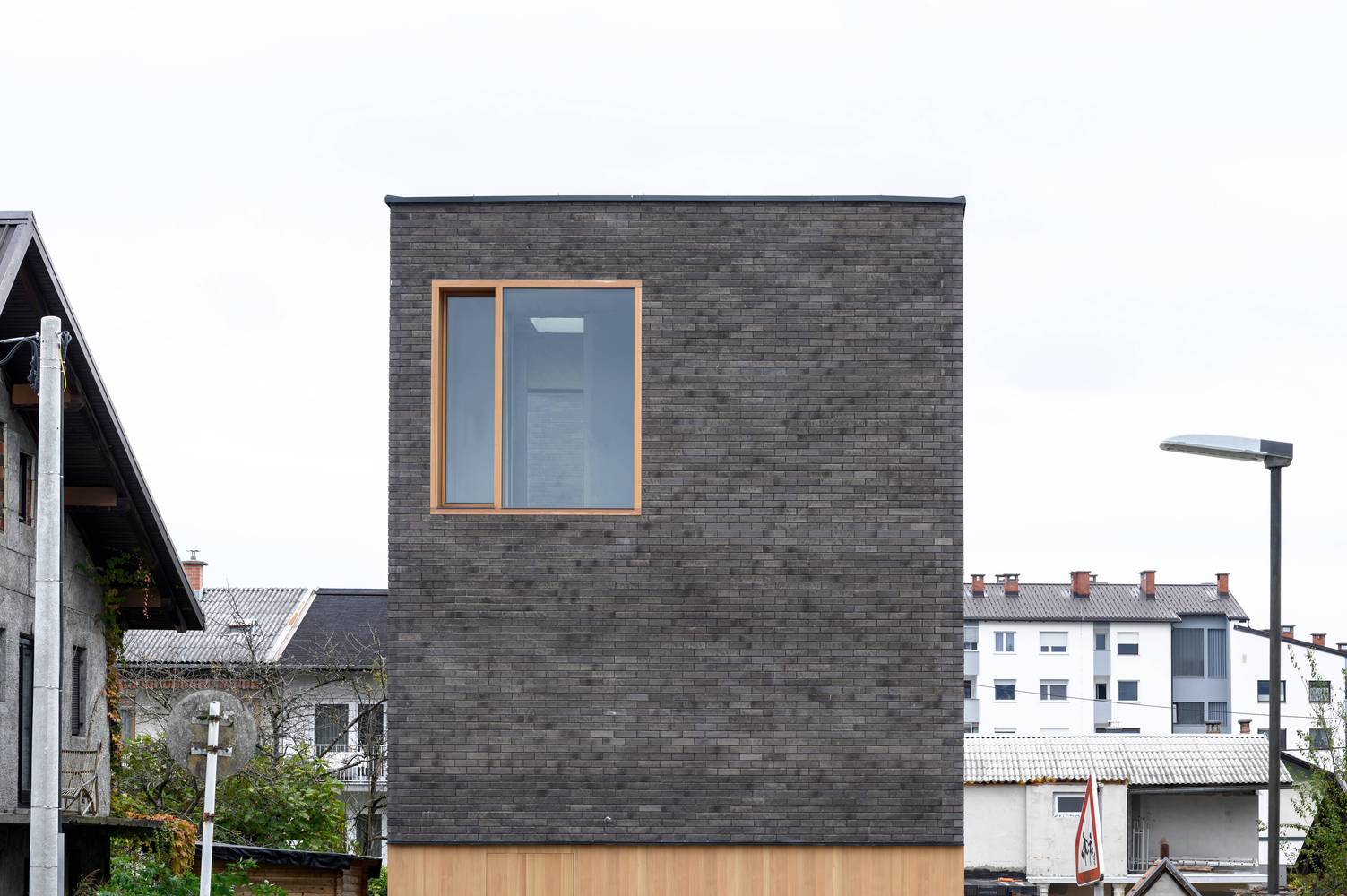 Brick house brings the Far East to Ljubljana's villa district | Arhitektura