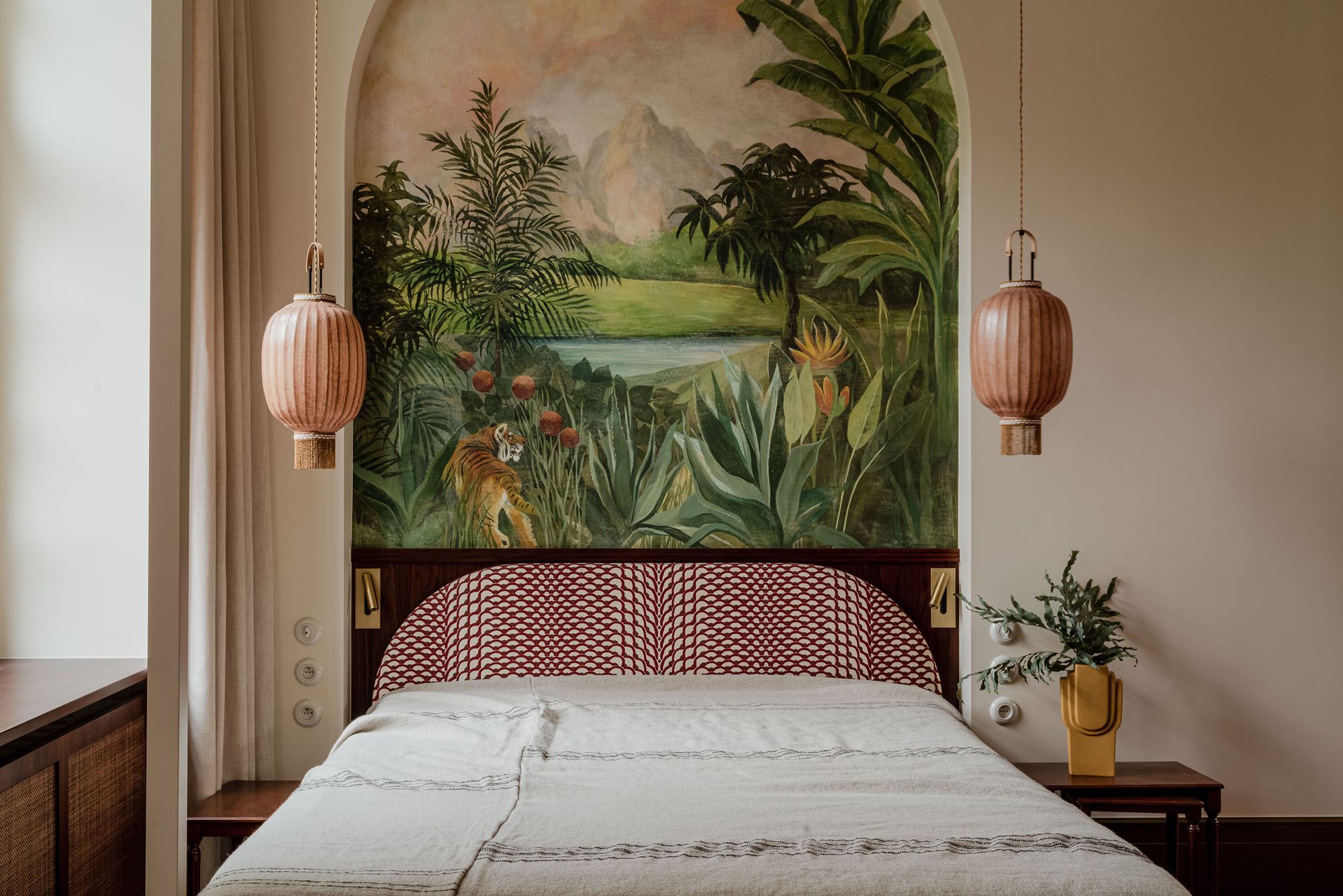 Antique details, modern features, French touch—An apartment in Warsaw we’d move in anytime