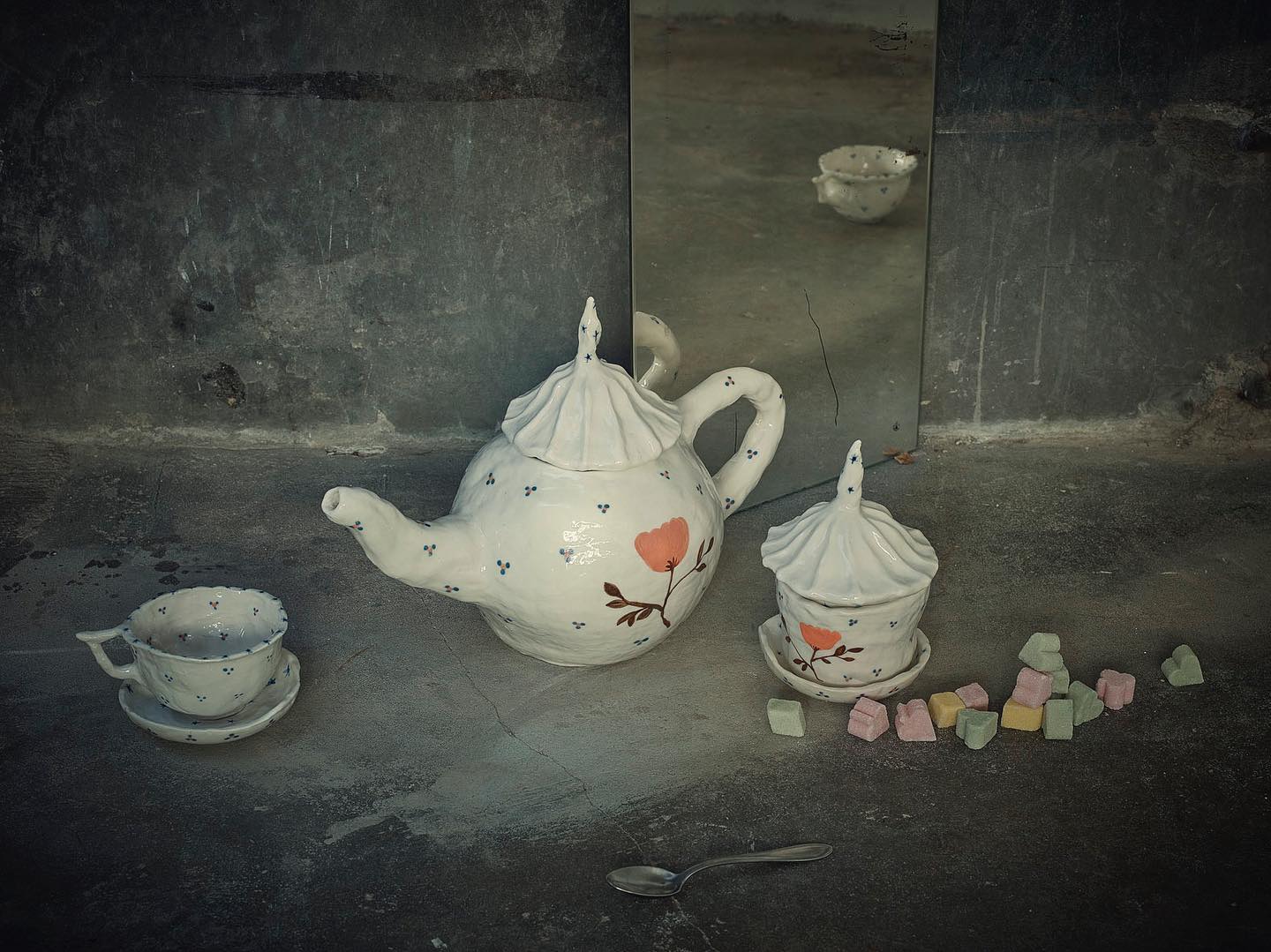 Everyday objects, intimate moments by the Czech Křehký