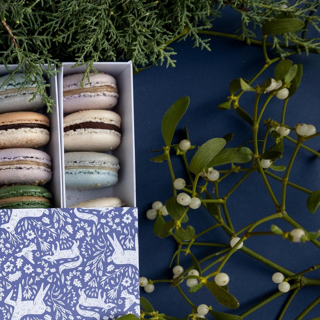 Cinnamon scent, snowflake macrame and minimalist manger scene—Christmas atmosphere in a box