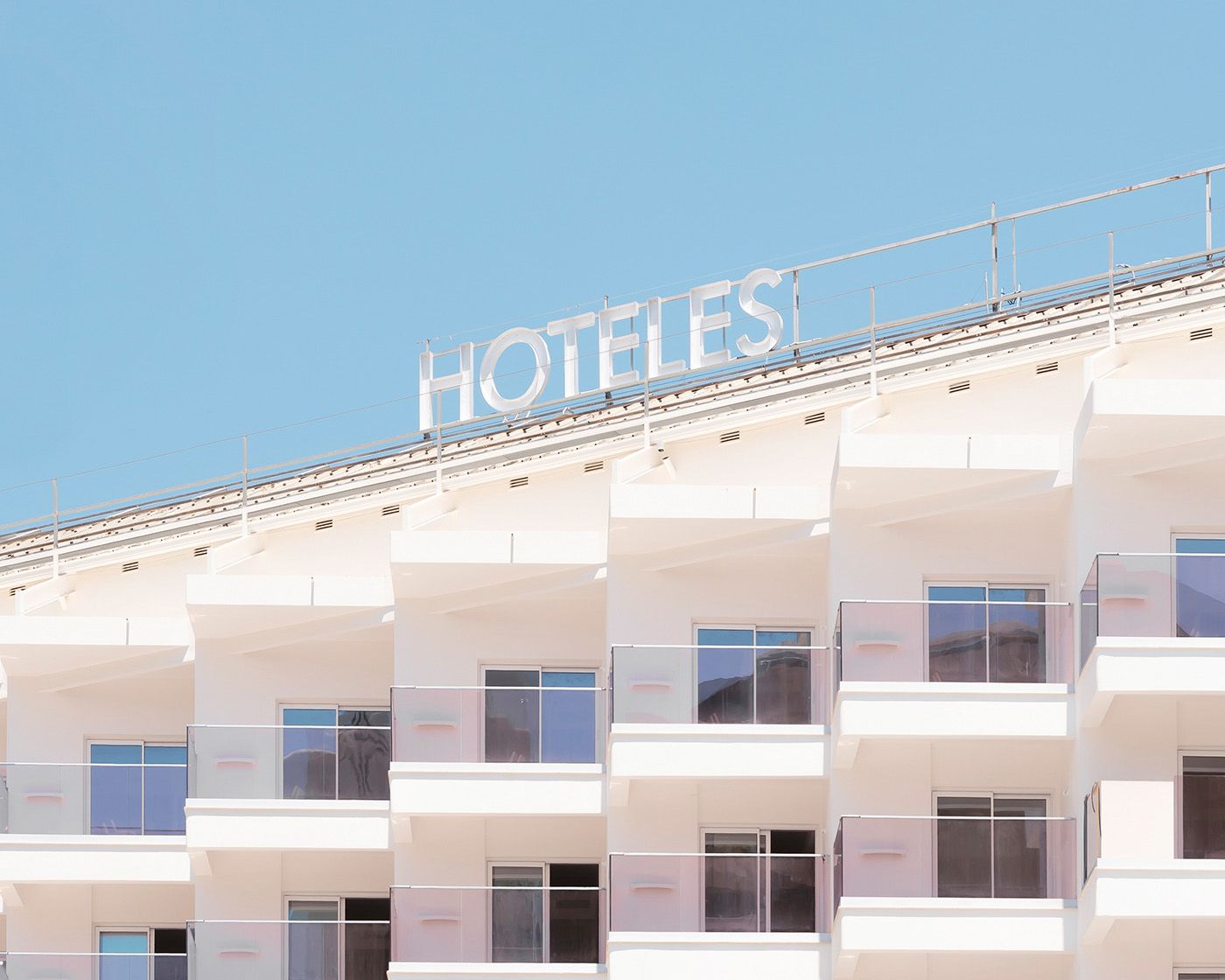 Walls that cry out for holidaymakers | Andrés Gallardo Albajar