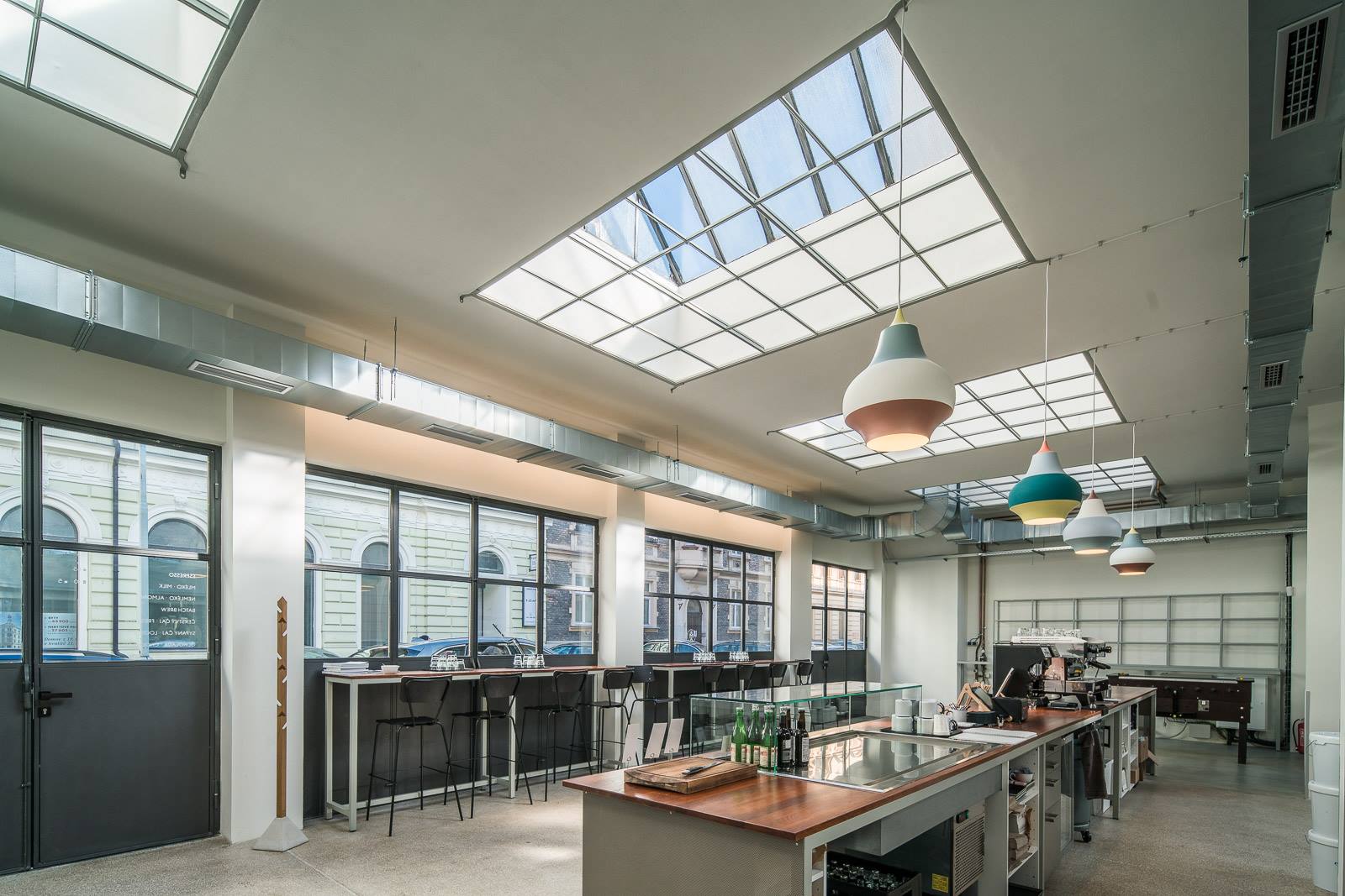 Prágai utunk során ide térjünk be, hogyha mennyei kávéra és házi kenyérre vágyunk