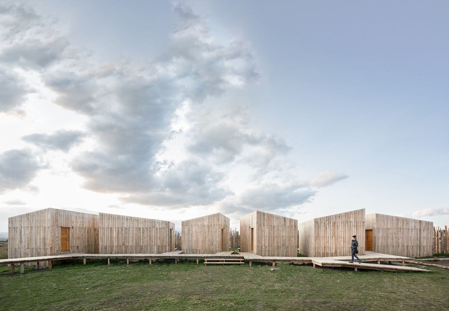Cabin hotel at the threshold of volcanoes, mountains and glaciers