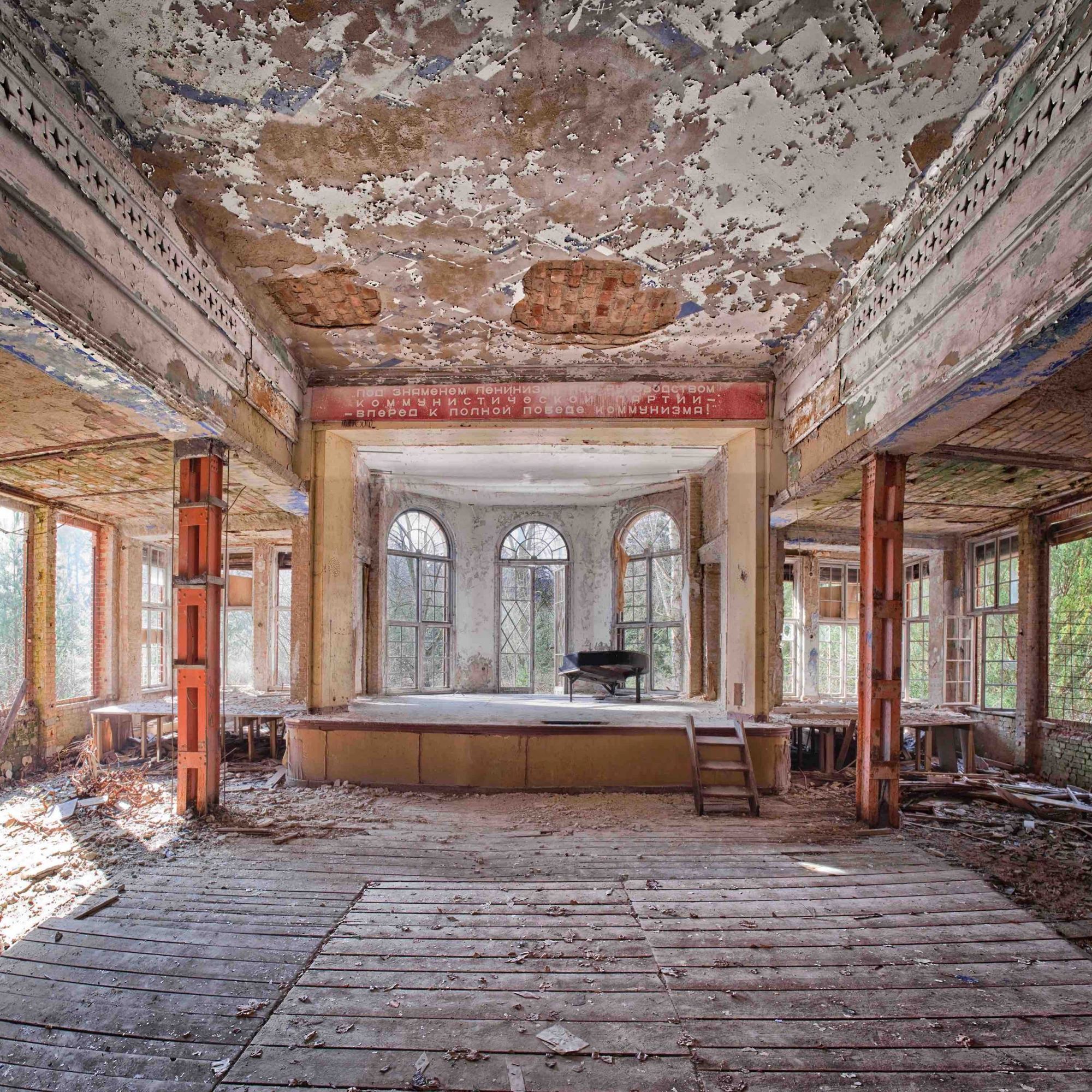 Spanish photographer presents Europe from an unusual perspective in his latest exhibition