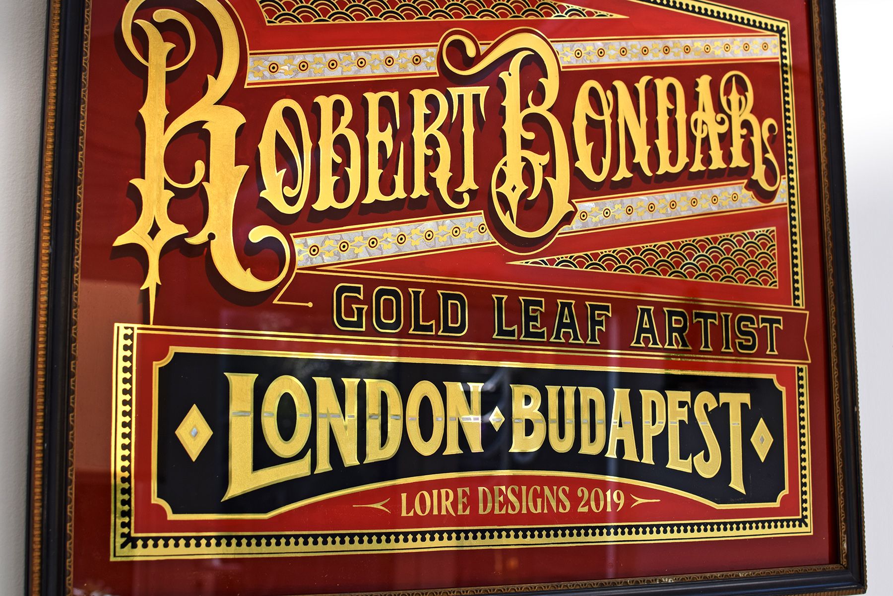 Turn-of-the-century glamour | Róbert Bondár, gold leaf artist & signwriter