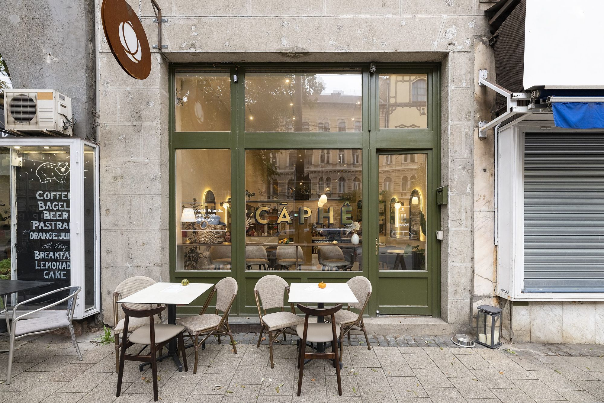 Vietnamese informality and honesty in a cup of coffee | Cāphê by Hai Nam