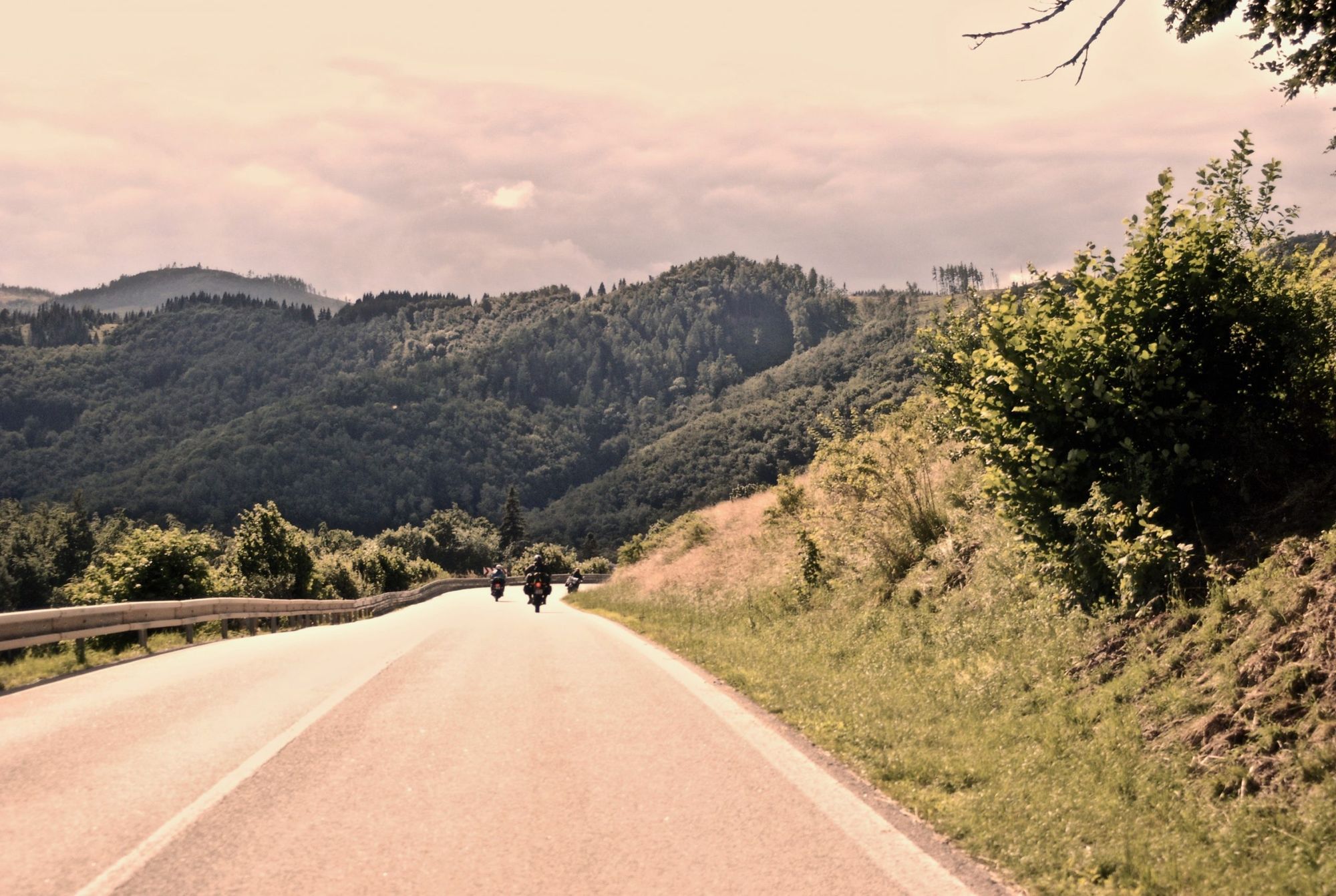 A táj ritmusára dobbanó szívek  |  Motoros túra a Tátrában Trellay Leventével