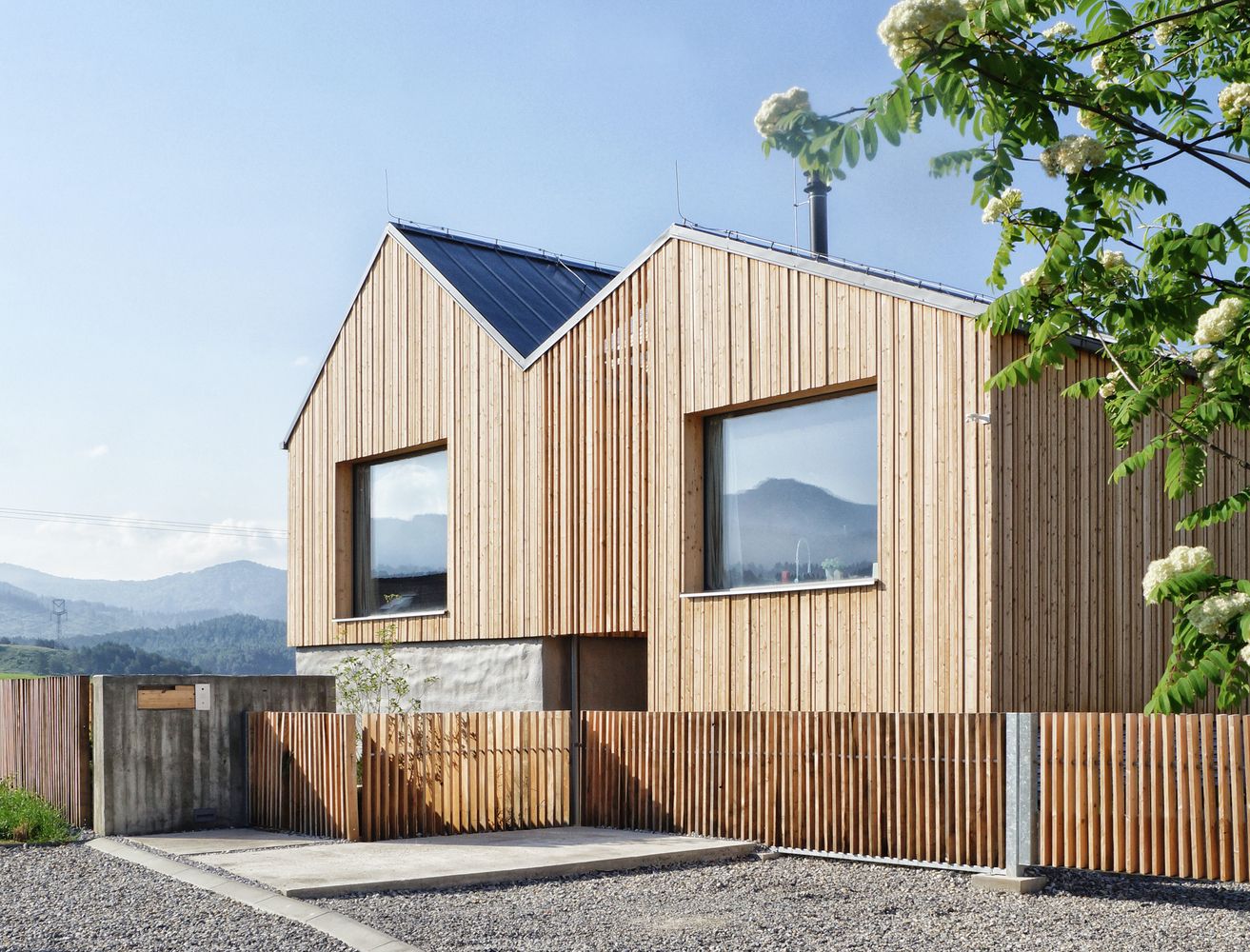 Harmony of concrete and wood | Archholiks