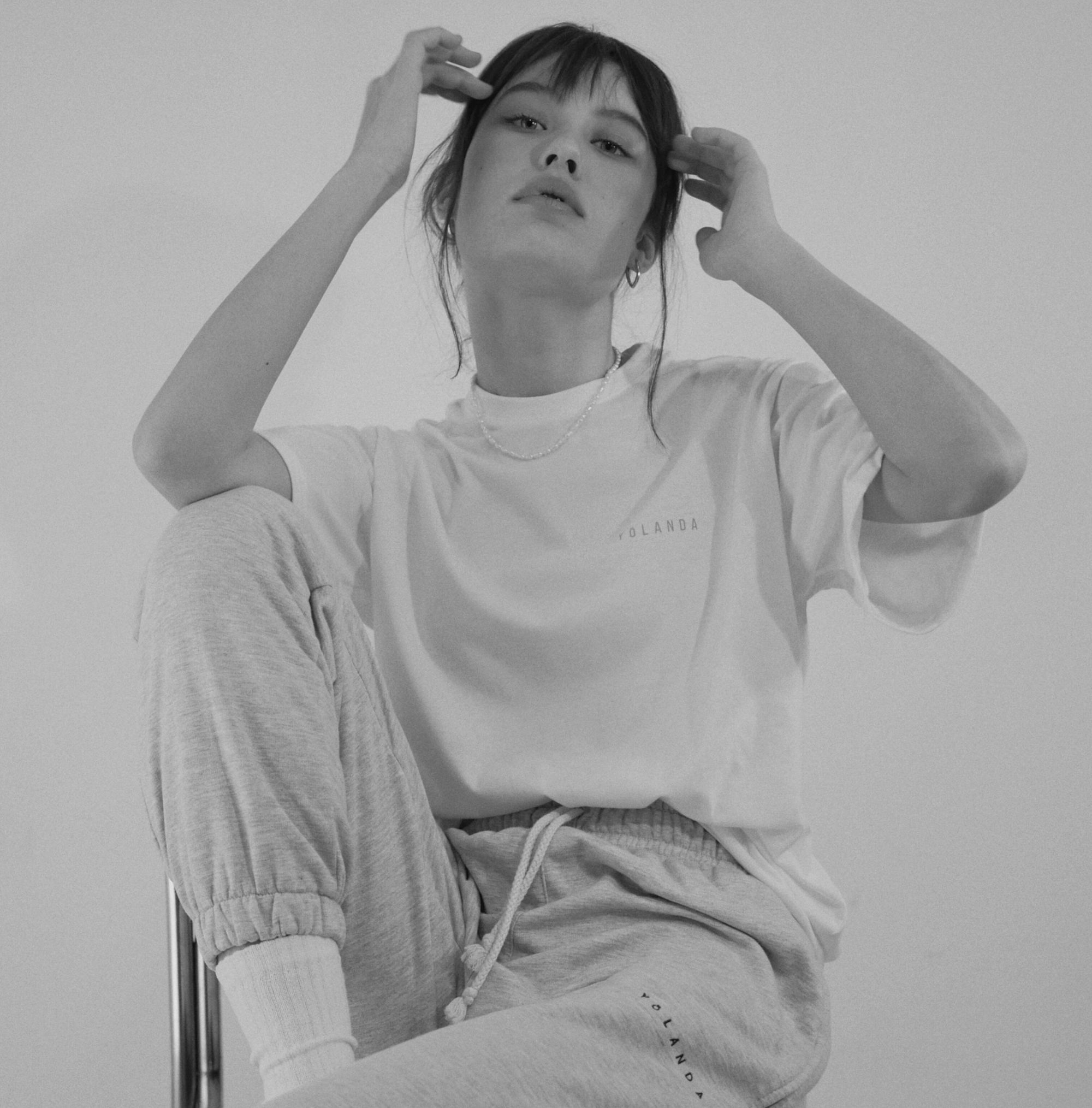 Yölanda’s cheeks return on cozy sweatwear