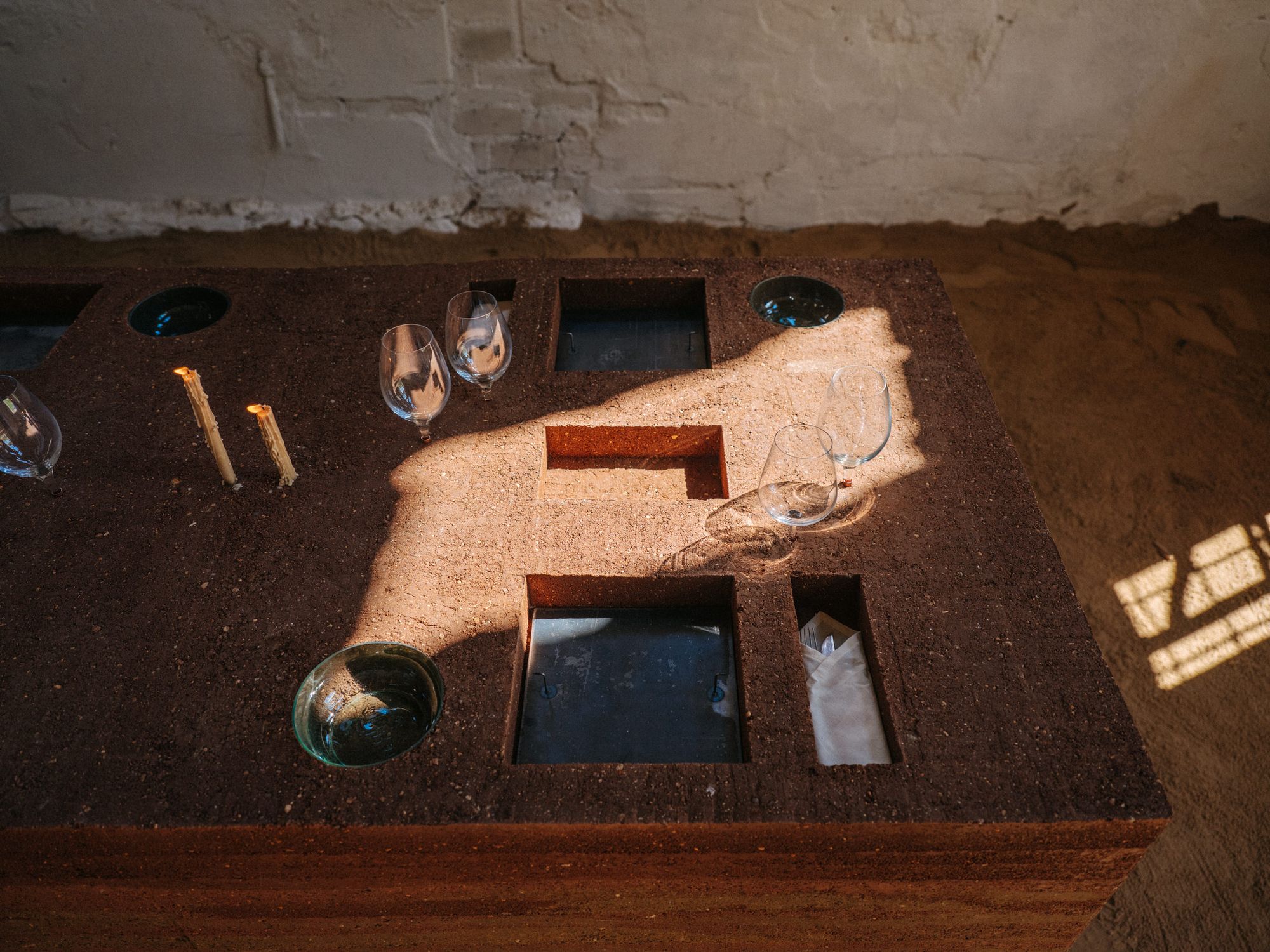 How to build a restaurant in 7 days with zero cost and zero ecological footprint?