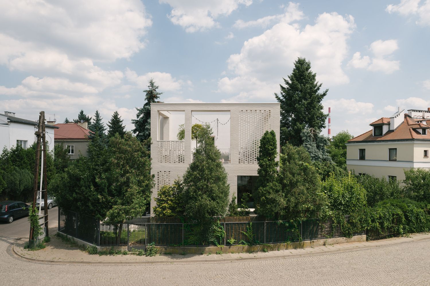 Teraszház áttört téglahomlokzattal | MFRMGR Architekci