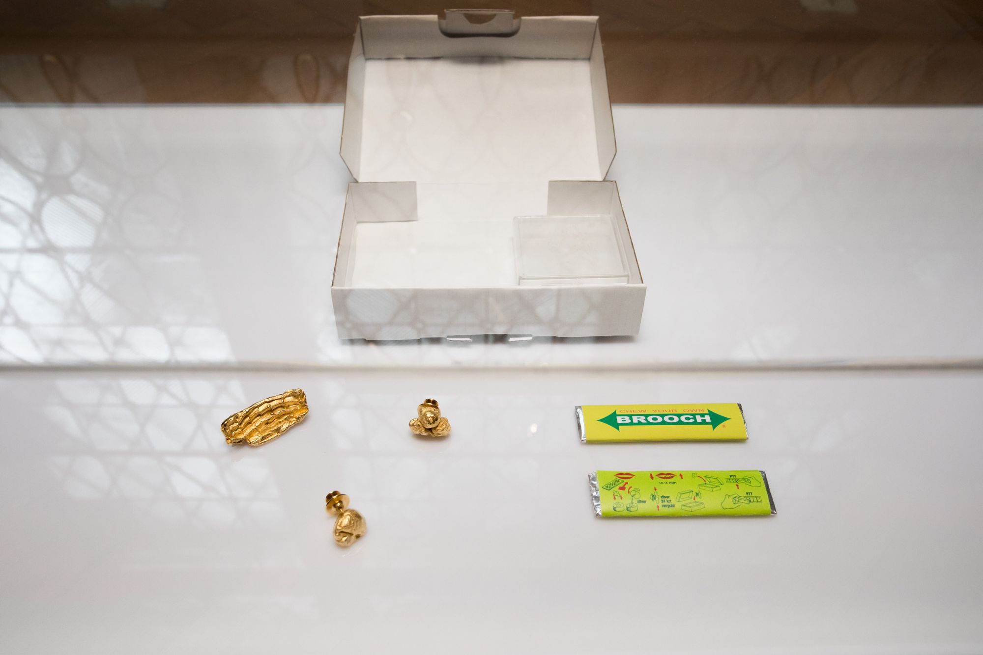 Can chewed gum become jewelry?