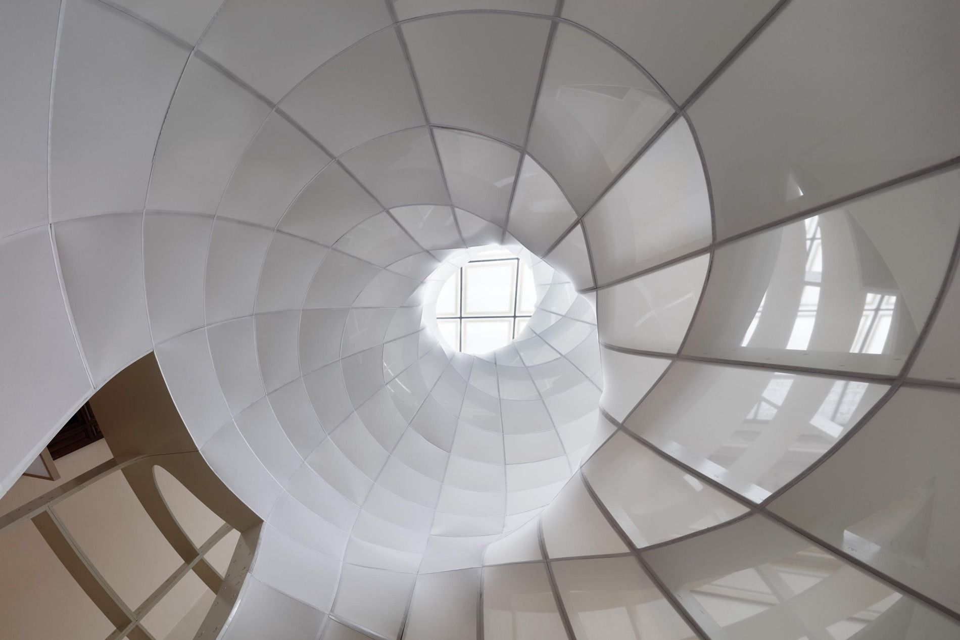 Where’s the line between sculpture and architecture? Exhibition of Jiří Příhoda in Prague