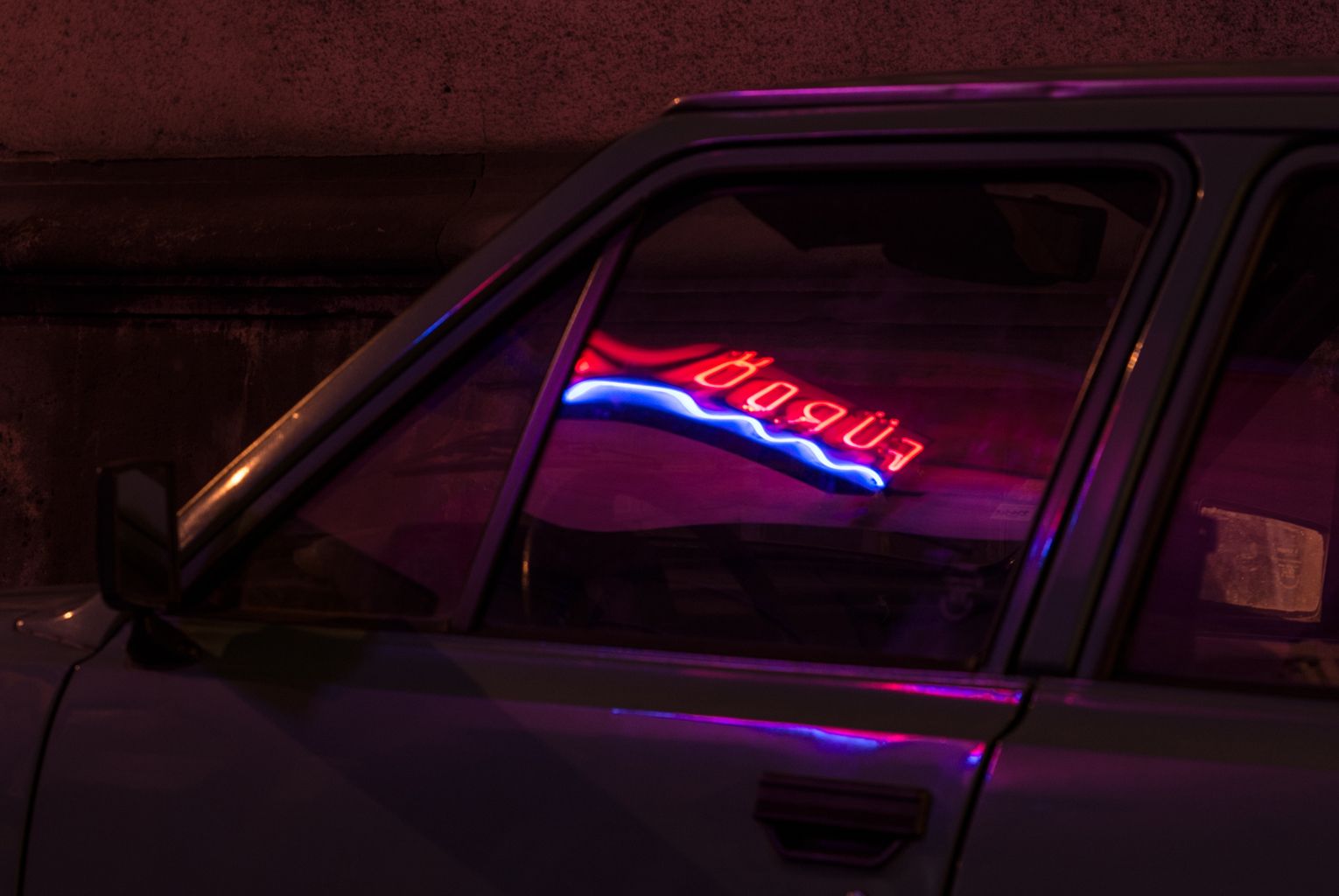 CSŐ! | Megújult a FÜRDŐ neon