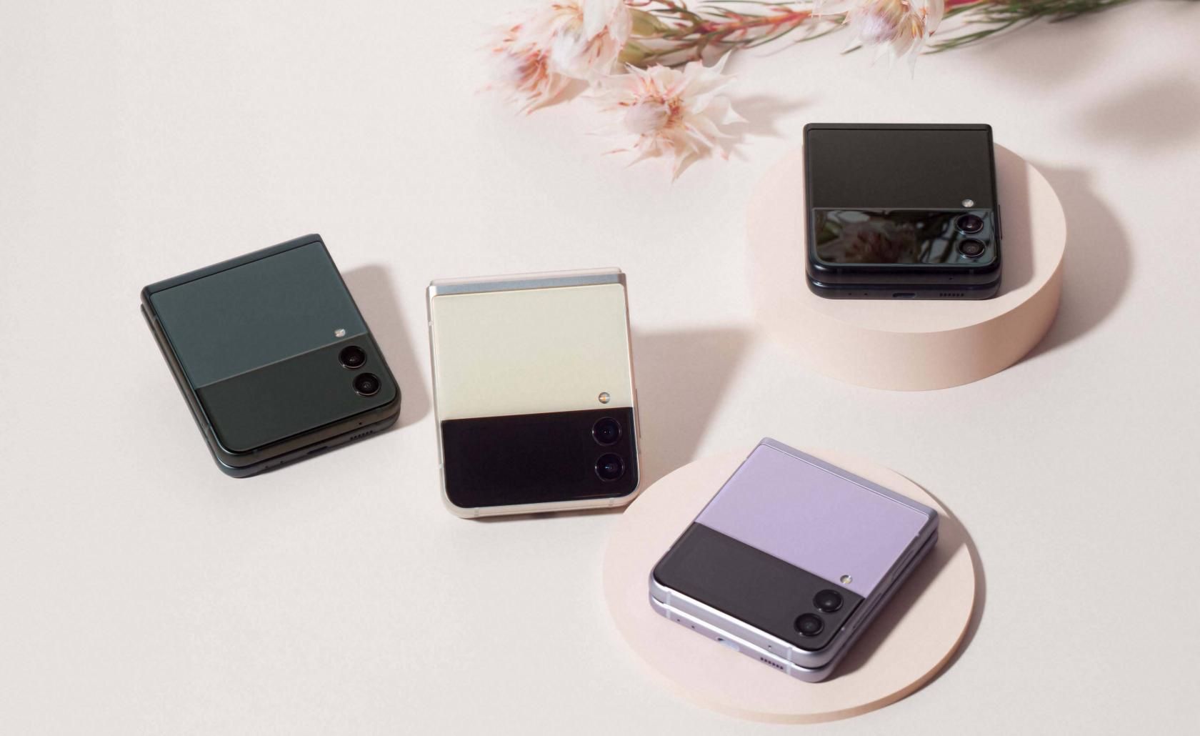 Samsung launches luxury mobile phones with foldable displays