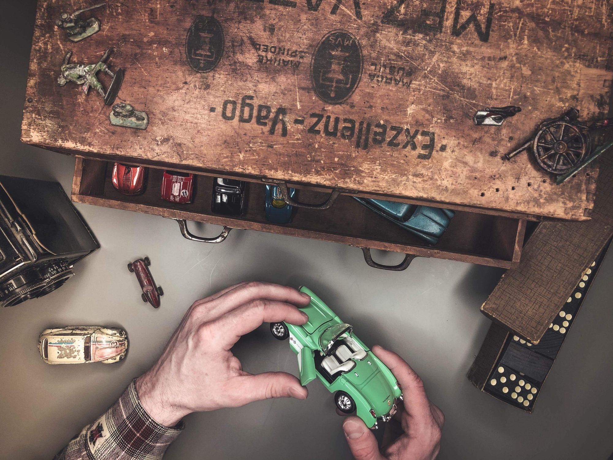 Old Stuart, a történetmesélő játékrestaurátor