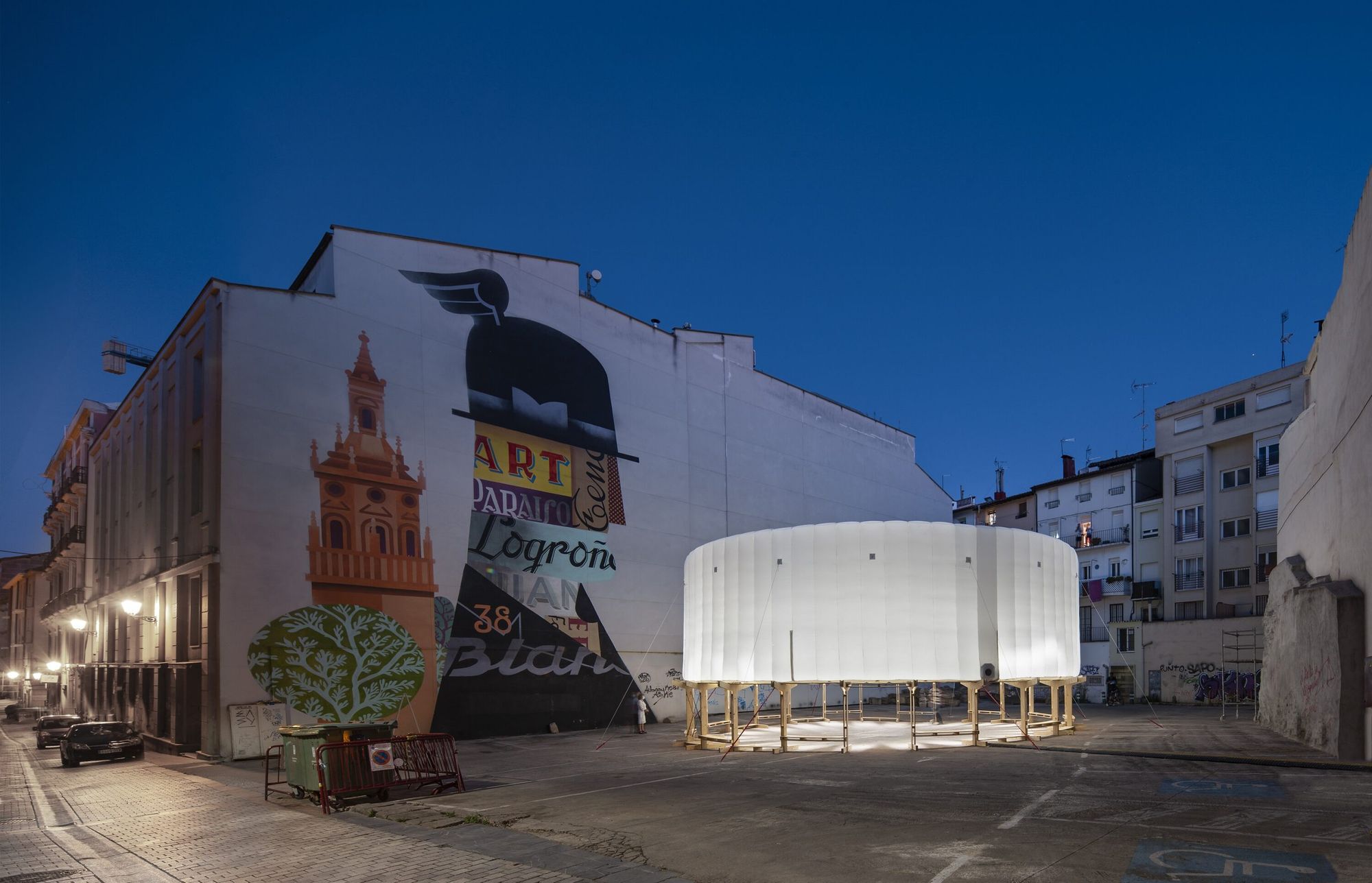 A ring-shaped installation to make town squares safer | Air Square