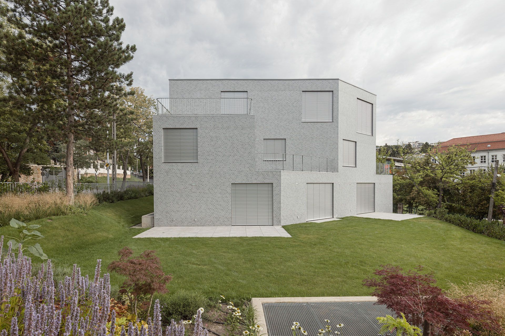 „We represent a reactive architecture” | Noémi Varga (Numbernow), Balázs Szelecsényi and the SA43 Apartments Project