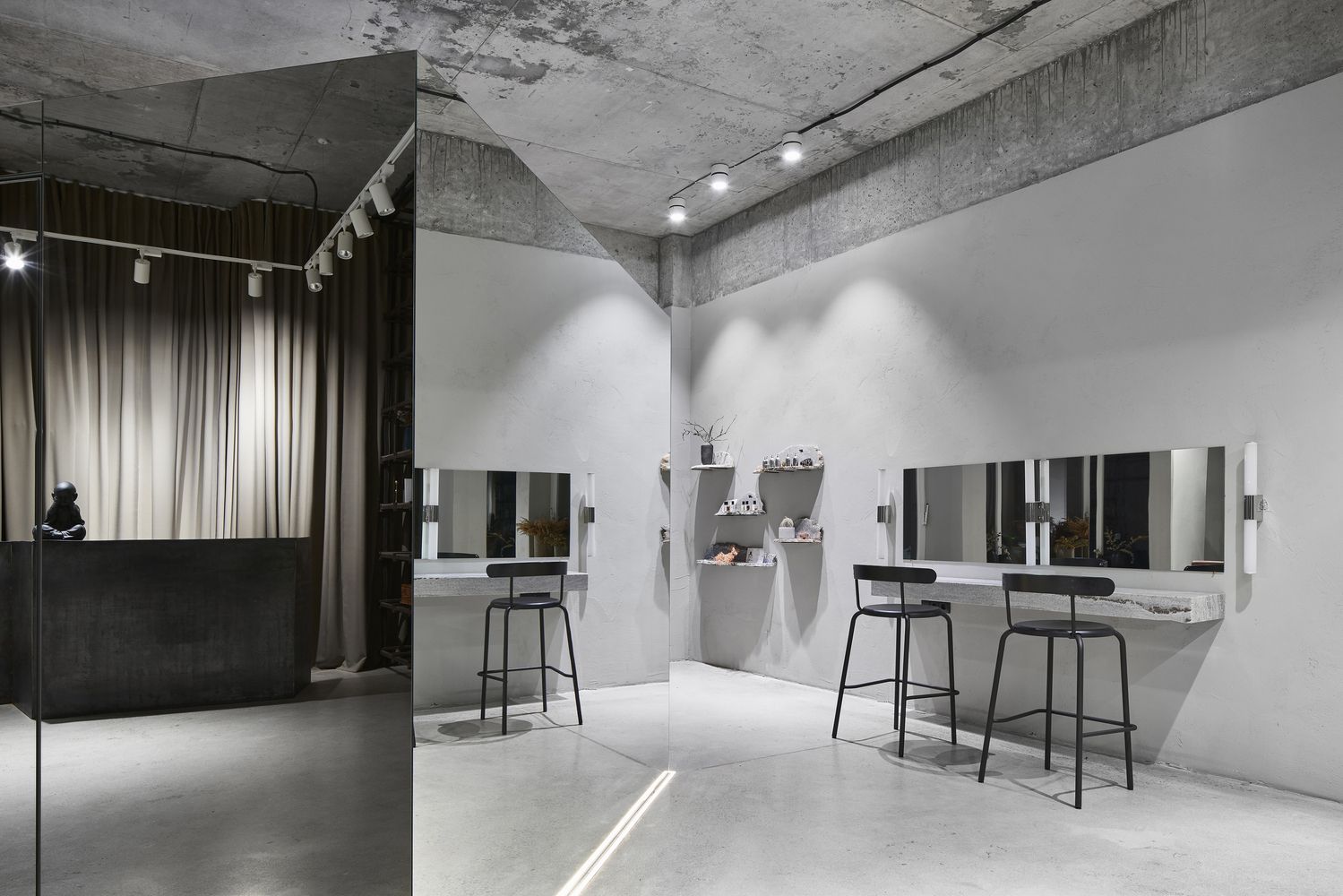 Rethought beauty salon