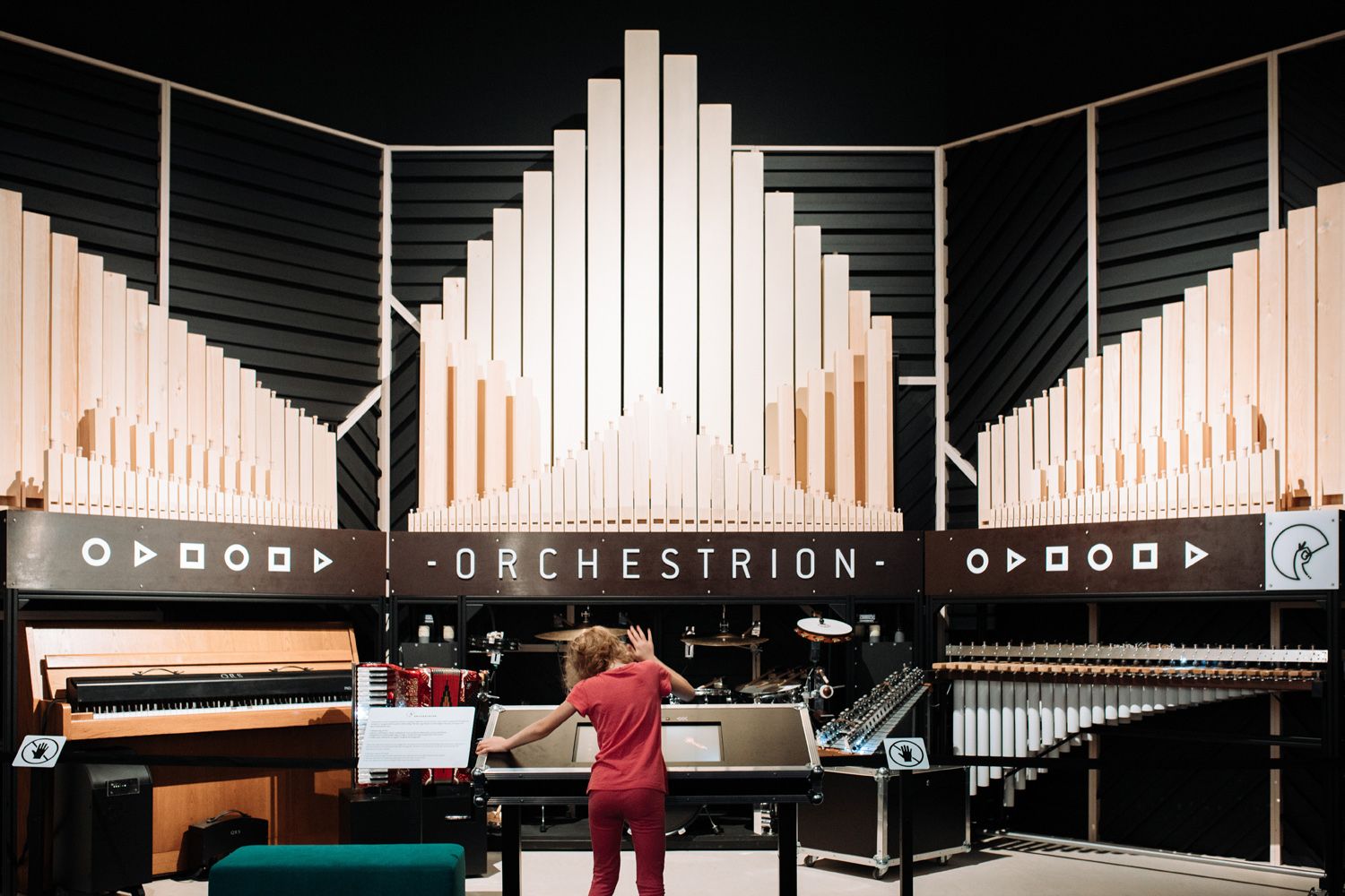 To experience what a musician feels when playing a piece of music: the dimensions of Creative Sound Space