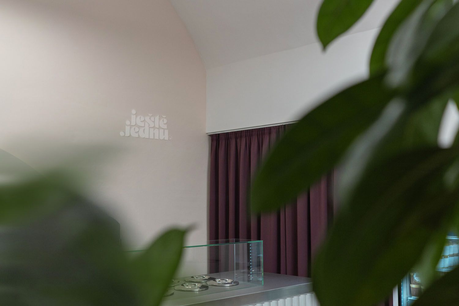 Arches and historical references give the character of this ice cream parlor in Brno