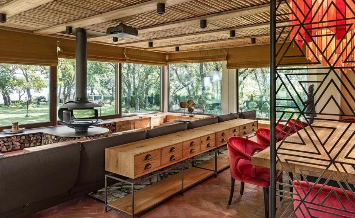 Meditative relaxation in a Ukrainian forest cabin