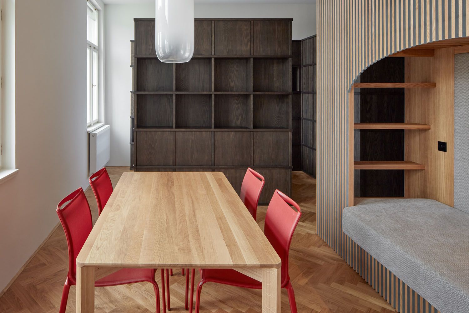 A comfortable box-like apartment