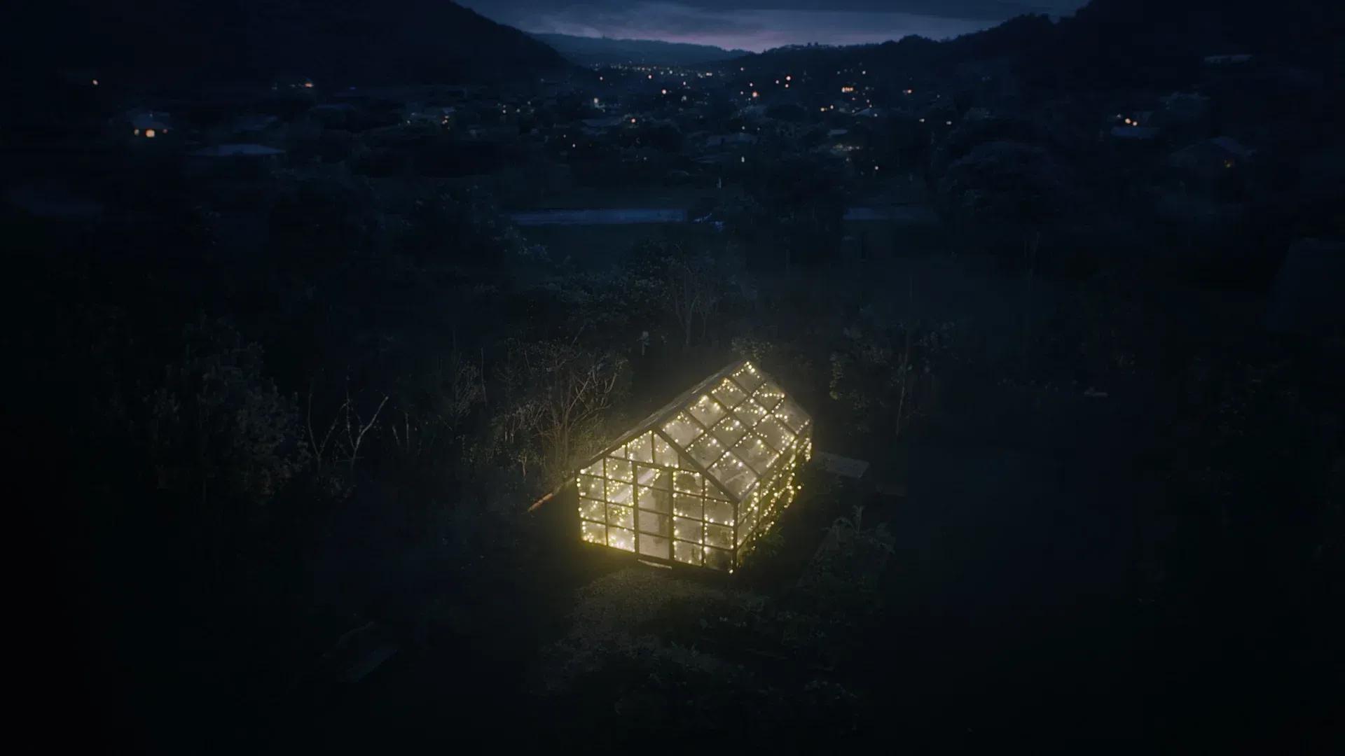 Christmas in a snow globe | Amazon’s holiday ad