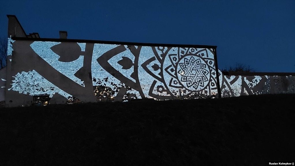 Ukrainian artist creates glass mandala in a Polish Jewish cemetery