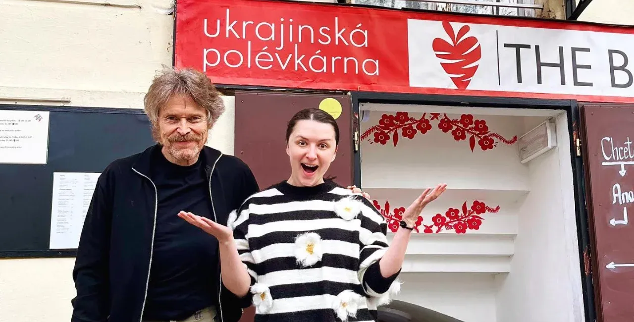 Willem Dafoe bedobott egy ukrán borscsot Prágában