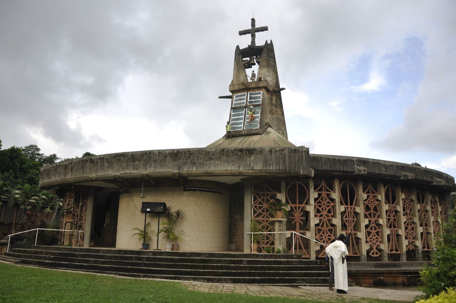 Demas Nwoko receives the Lifetime Achievement of the 2023 Venice Biennale of Architecture
