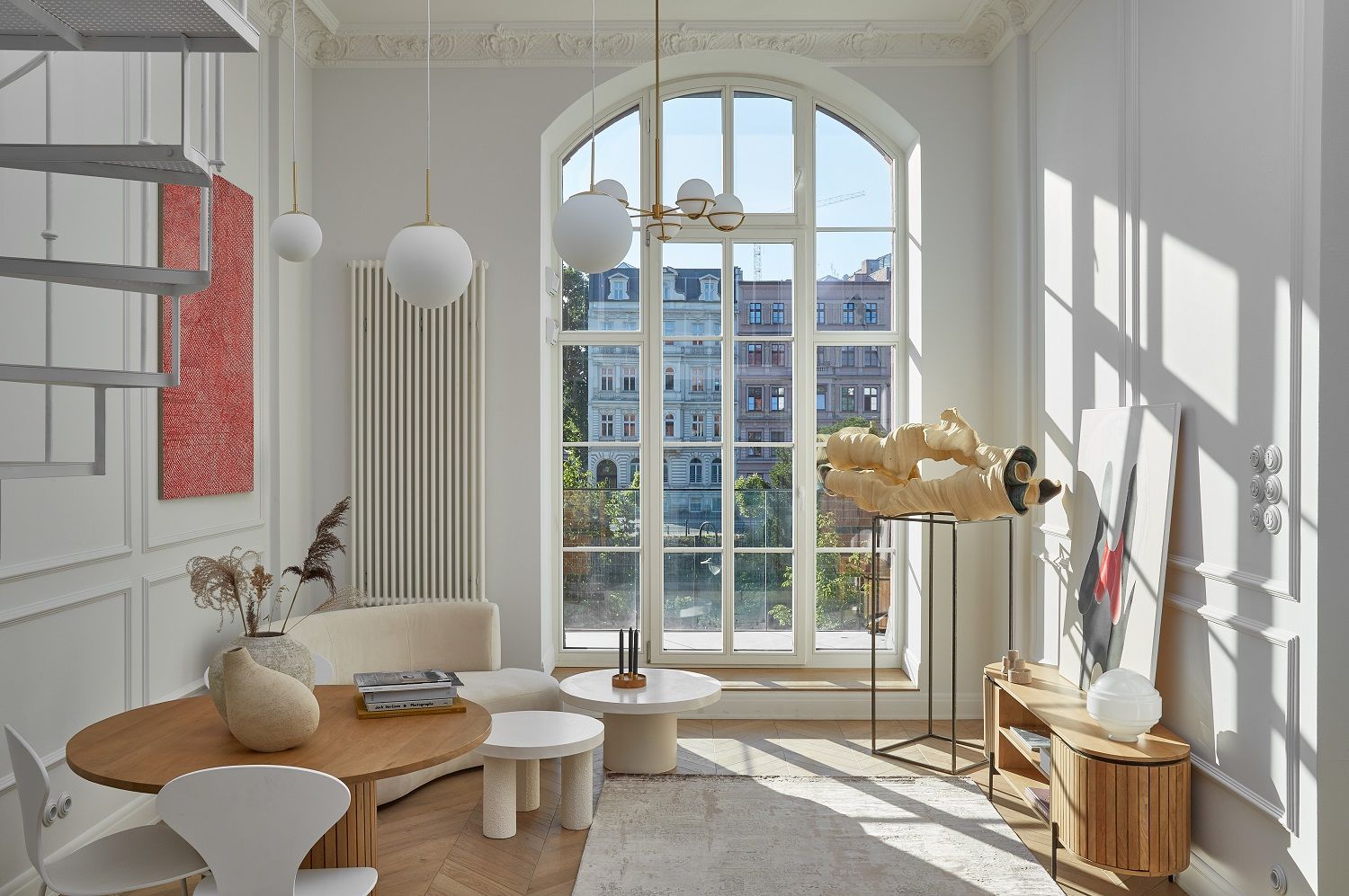 This 200-year-old apartment in Wroclaw is reminiscent of Paris