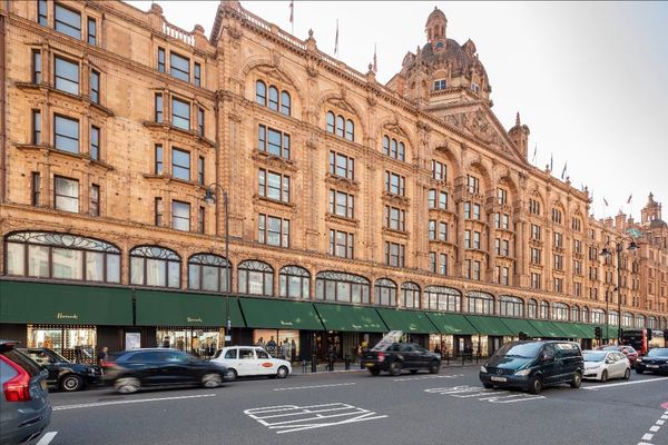 Megújult a londoni Harrods homlokzata