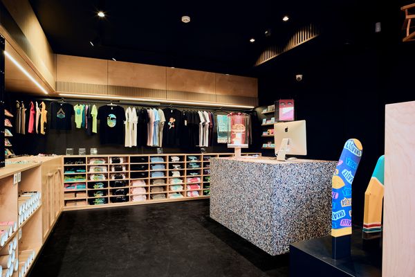 Multifunctional space for community and souvenirs