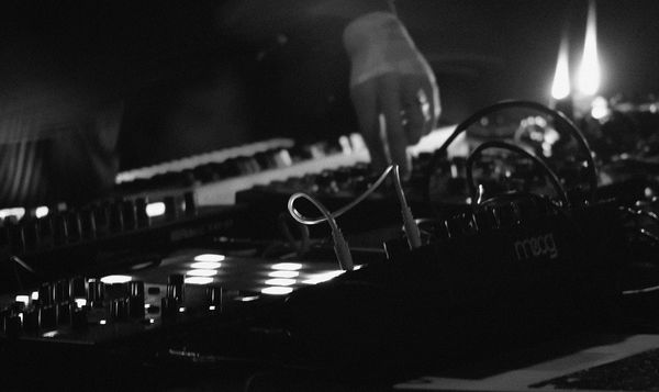 We can help Ukrainian refugees even by listening to music