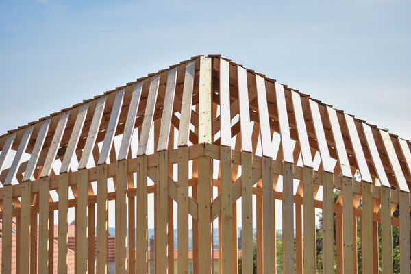 Fészekhinta, pad és fűszerszárító: a Miskolci Autista Alapítvány új pihenőparkja