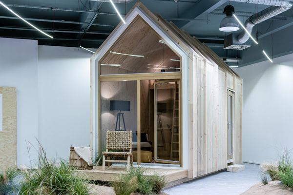 Hello Wood’s cabin moved to MaxCity