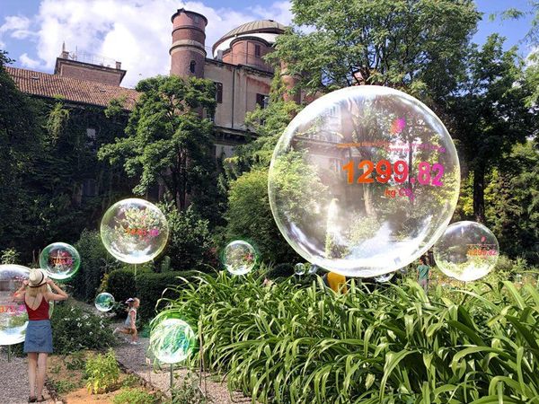 Floating spheres demonstrate how much carbon dioxide can trees store