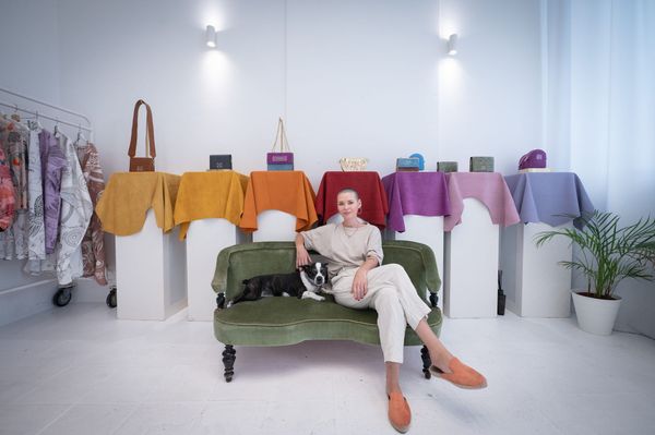 The atmosphere of Greek taverns moved into Anna Amélie’s studio