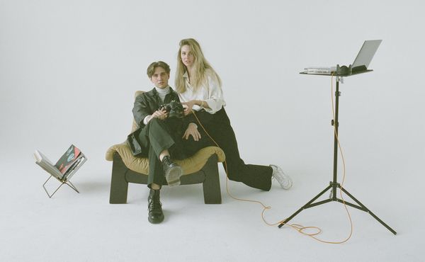 Művészpáros | Hézag Studio