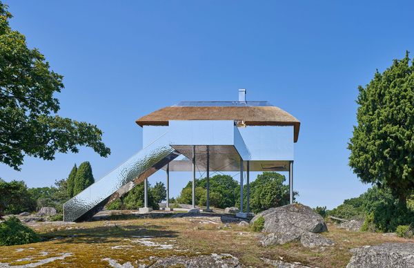 A mirror to nature | The Illusion Villa