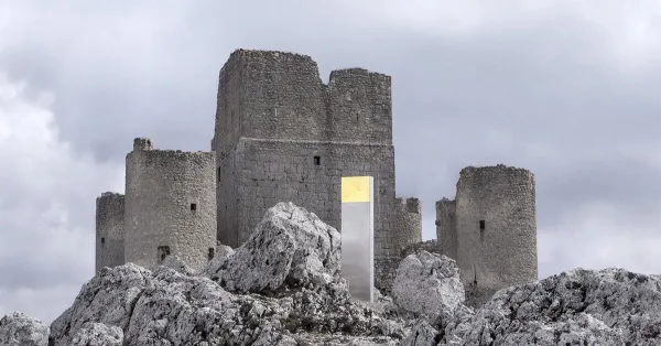 Kinetic totem distorts the space on a hilltop in Italy