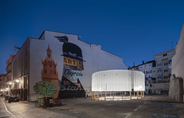 A ring-shaped installation to make town squares safer | Air Square