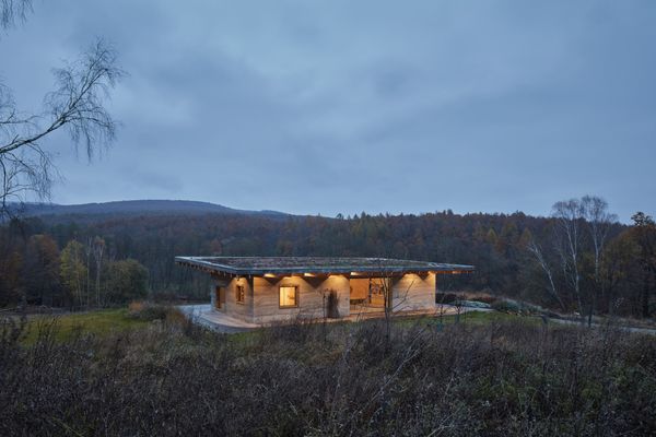 A modern nomad’s home in the Czech forest | Ateliér Lina Bellovičová