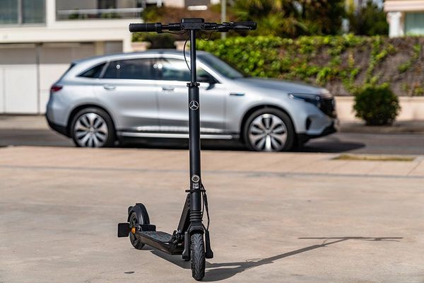 Elegáns, erős, elektromos: itt a Mercedes-Benz e-rollere