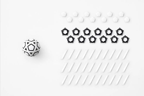 Felfújhatatlan, szétszedhető focilabda | Nendo