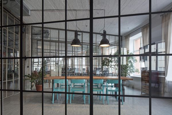 Irodatér ipari hangulatban | Kurz architekti