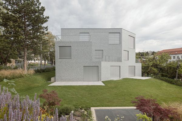 „We represent a reactive architecture” | Noémi Varga (Numbernow), Balázs Szelecsényi and the SA43 Apartments Project